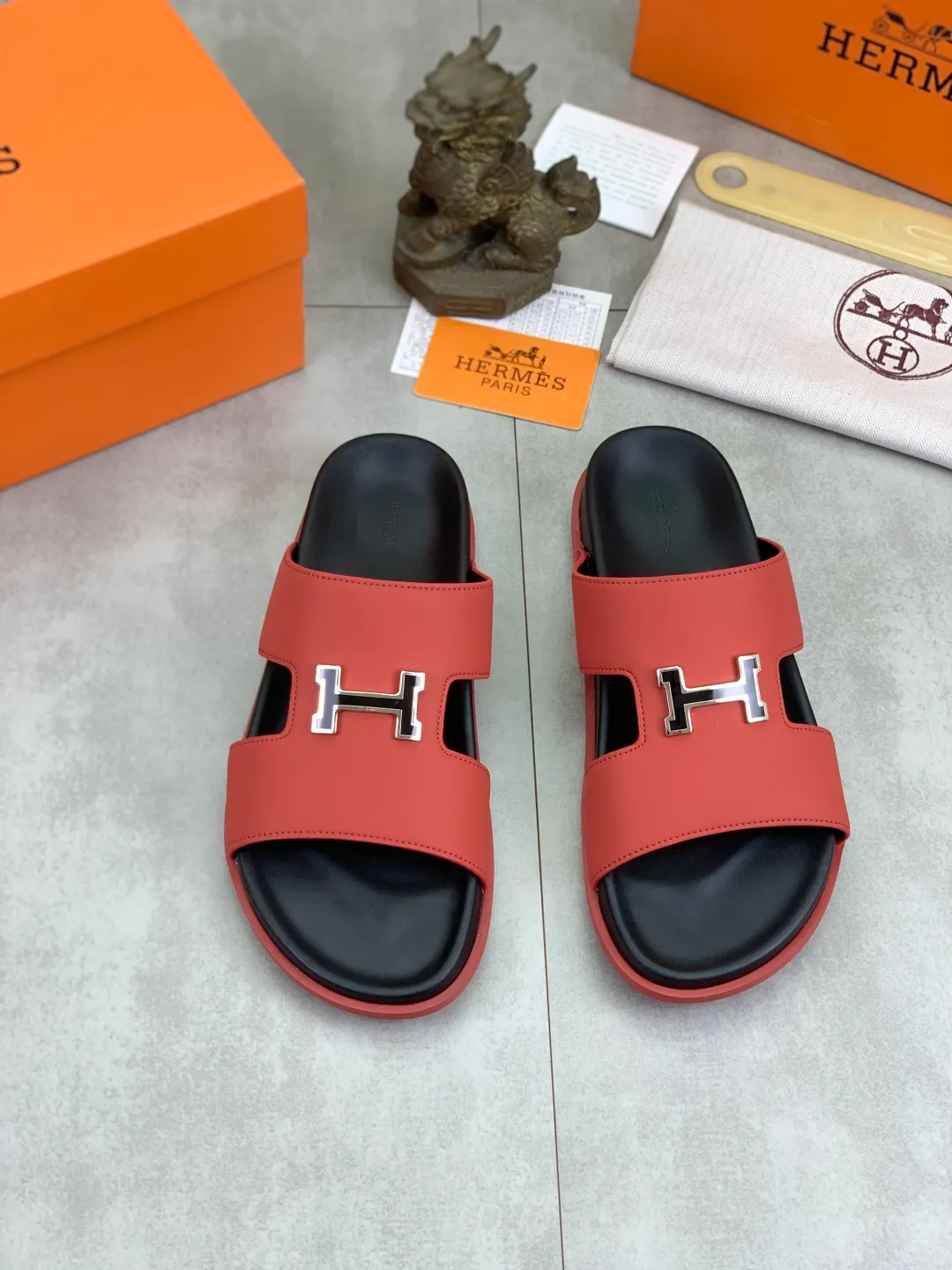 Men's shoes 💰P440 New [HERMES] high-end quality new Hermès slippers, made of imported calfskin, wear-resistant and non-slip rubber outsole. Fashionable and elegant code number: 39-44 (38 45 46 customized)